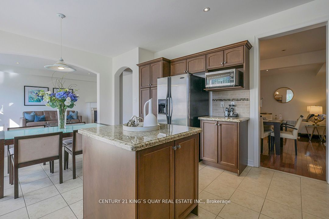 50 Castleglen Blvd