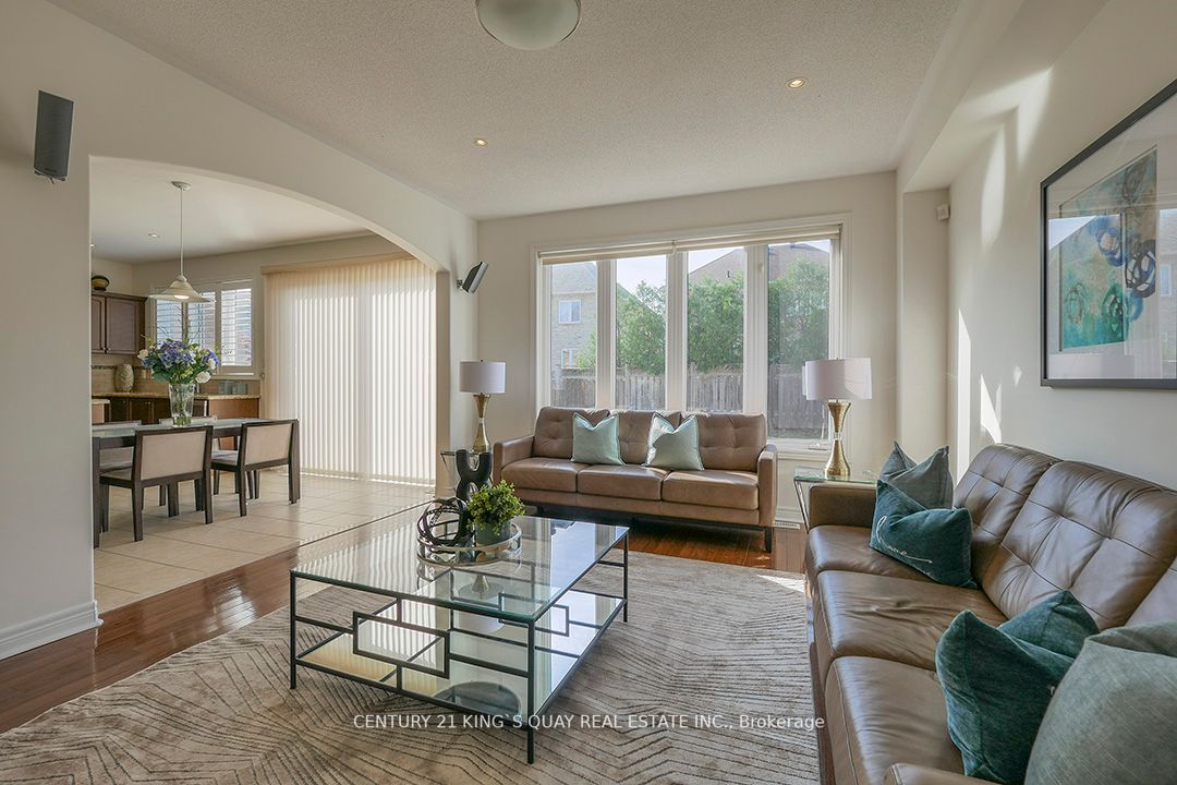 50 Castleglen Blvd