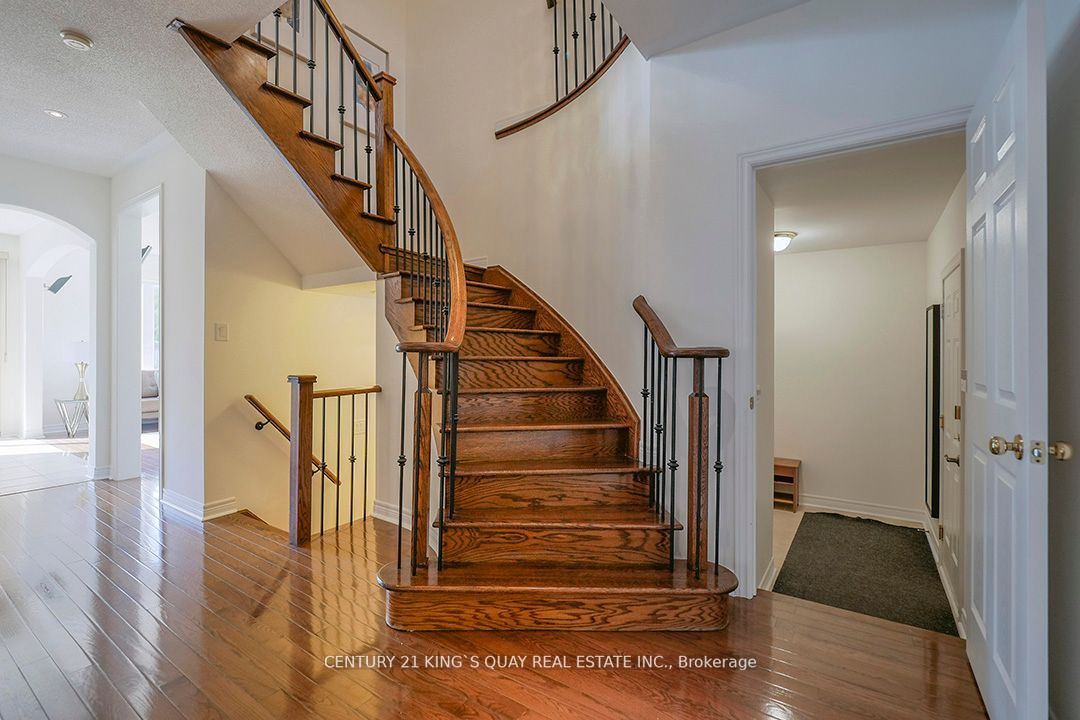 50 Castleglen Blvd
