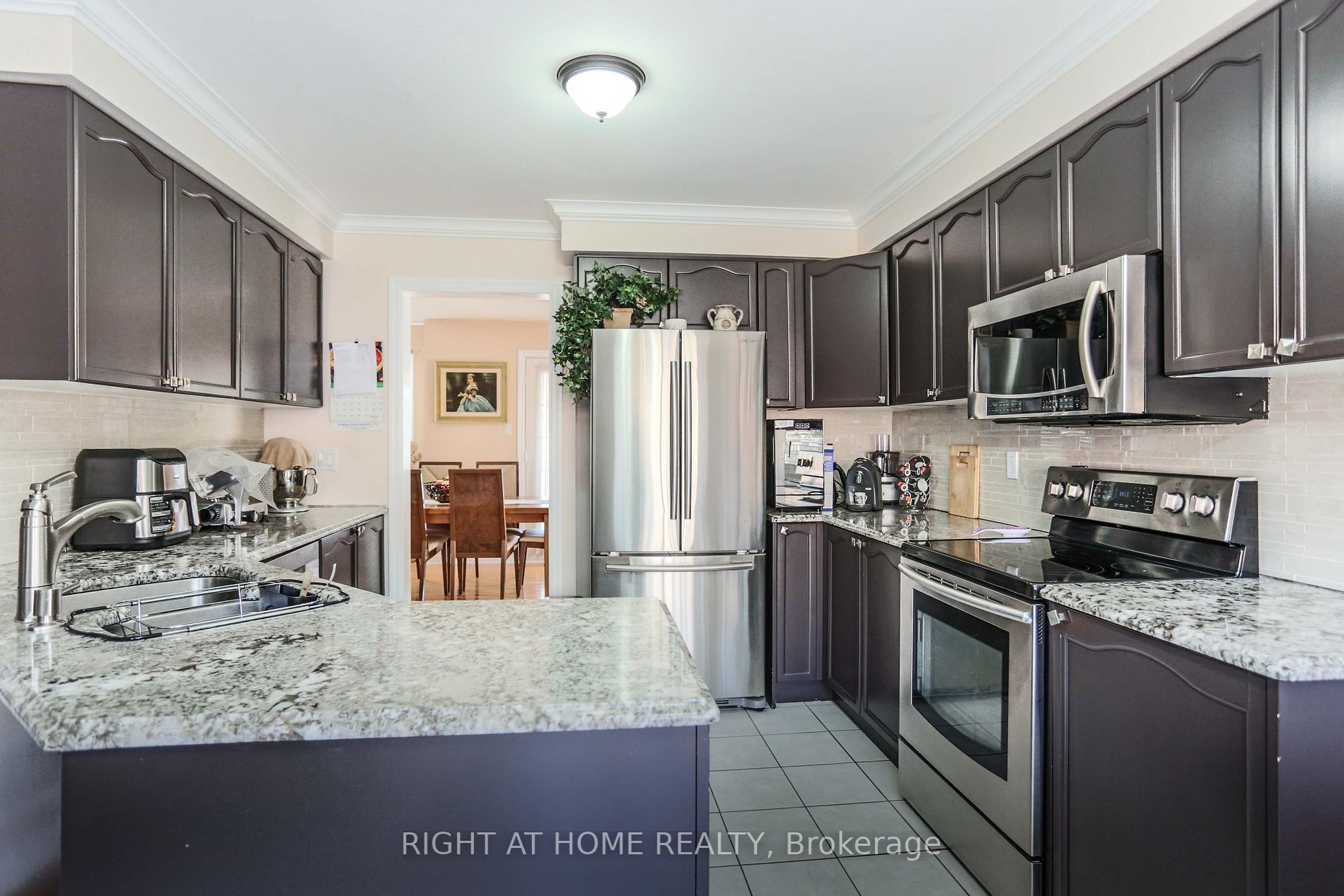 24 Mainland Cres