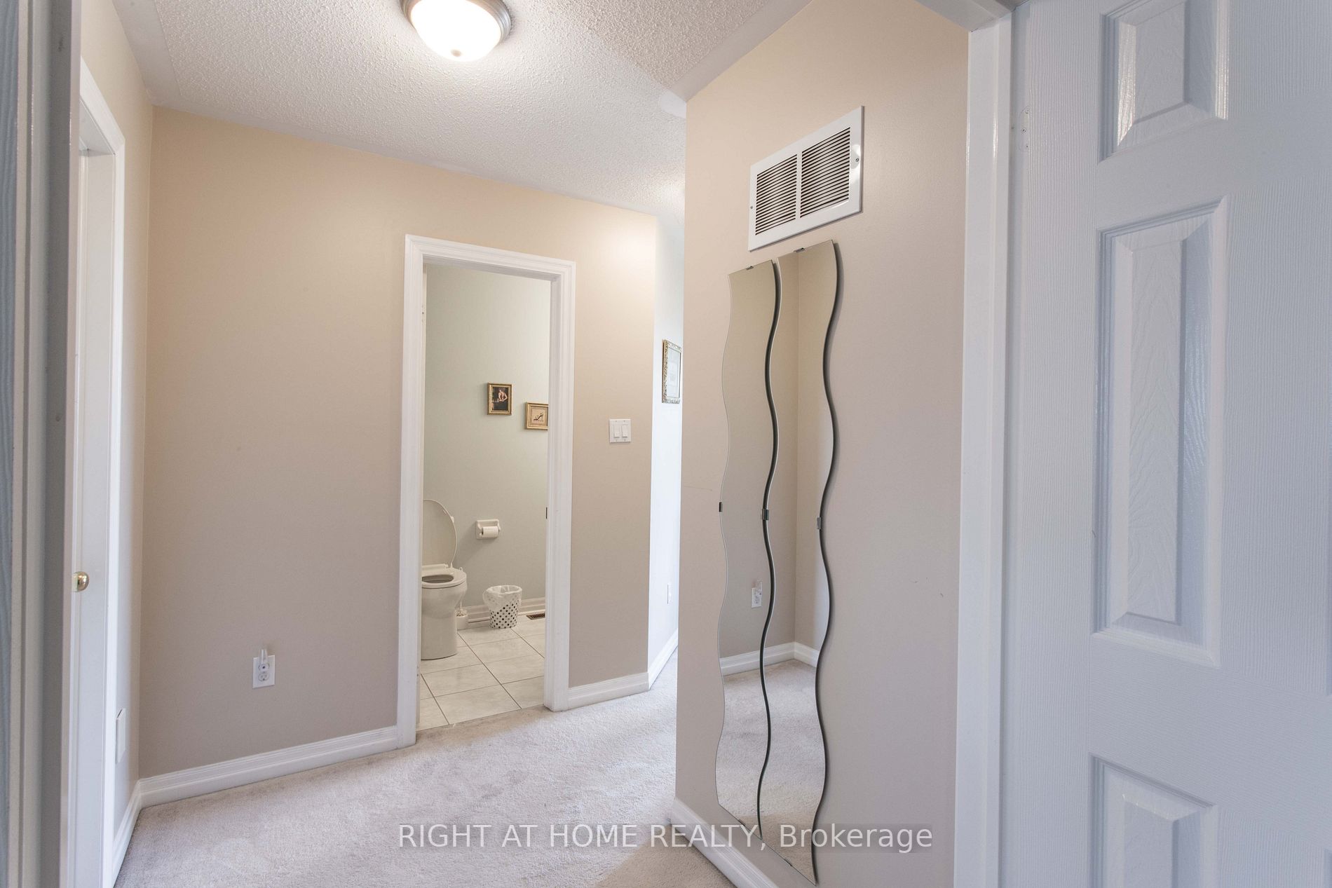 24 Mainland Cres