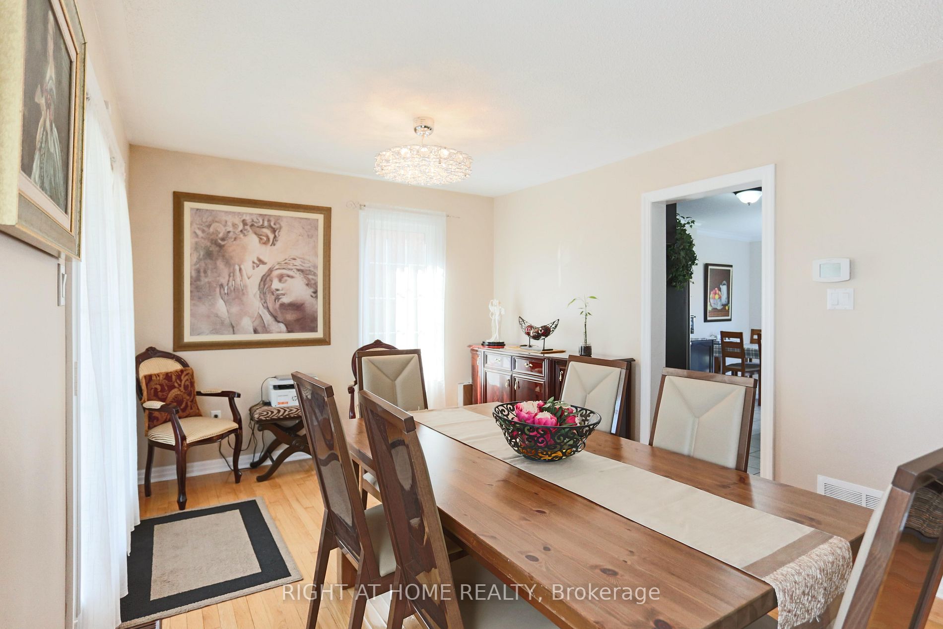 24 Mainland Cres