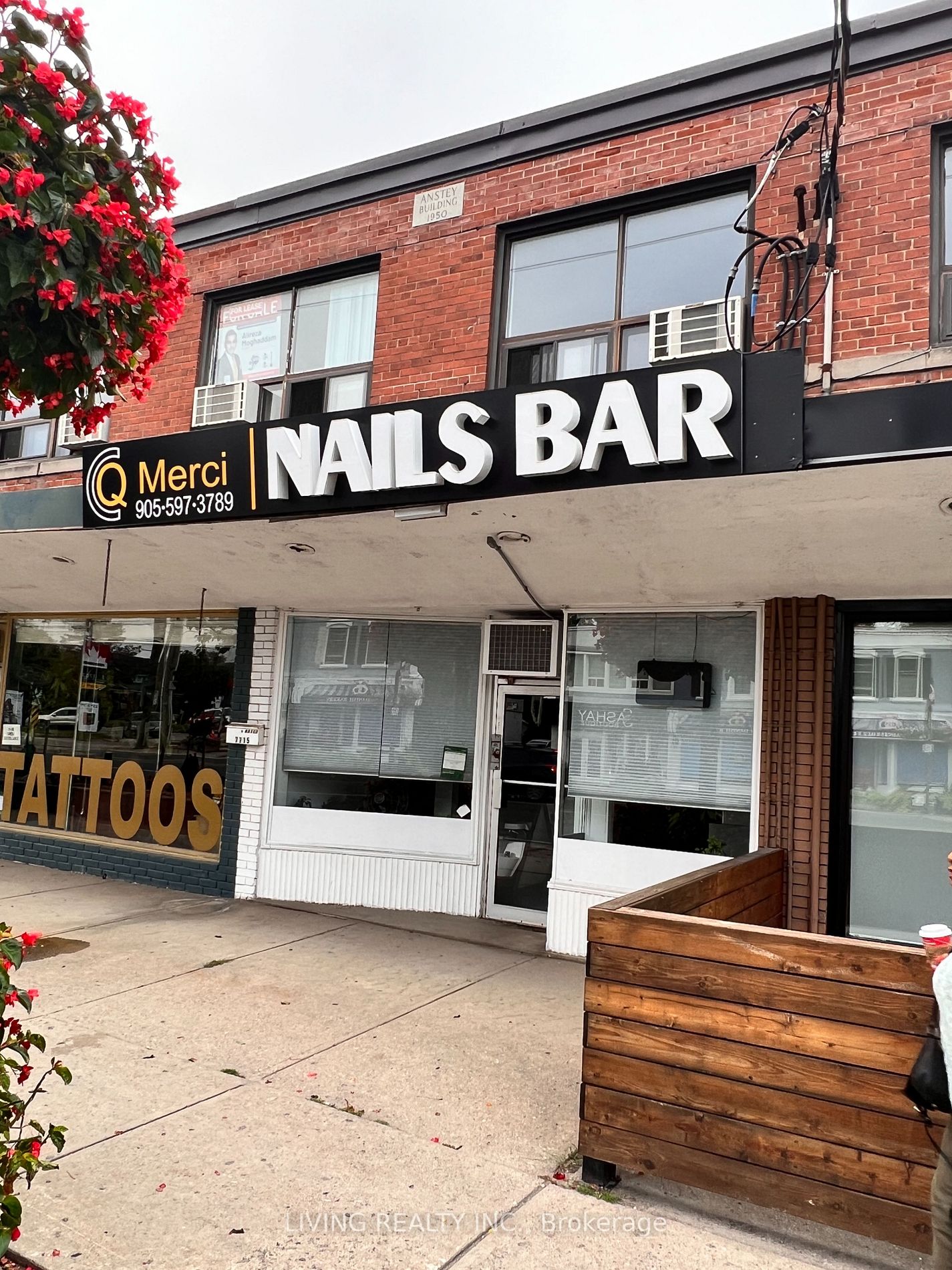 7715 Yonge St