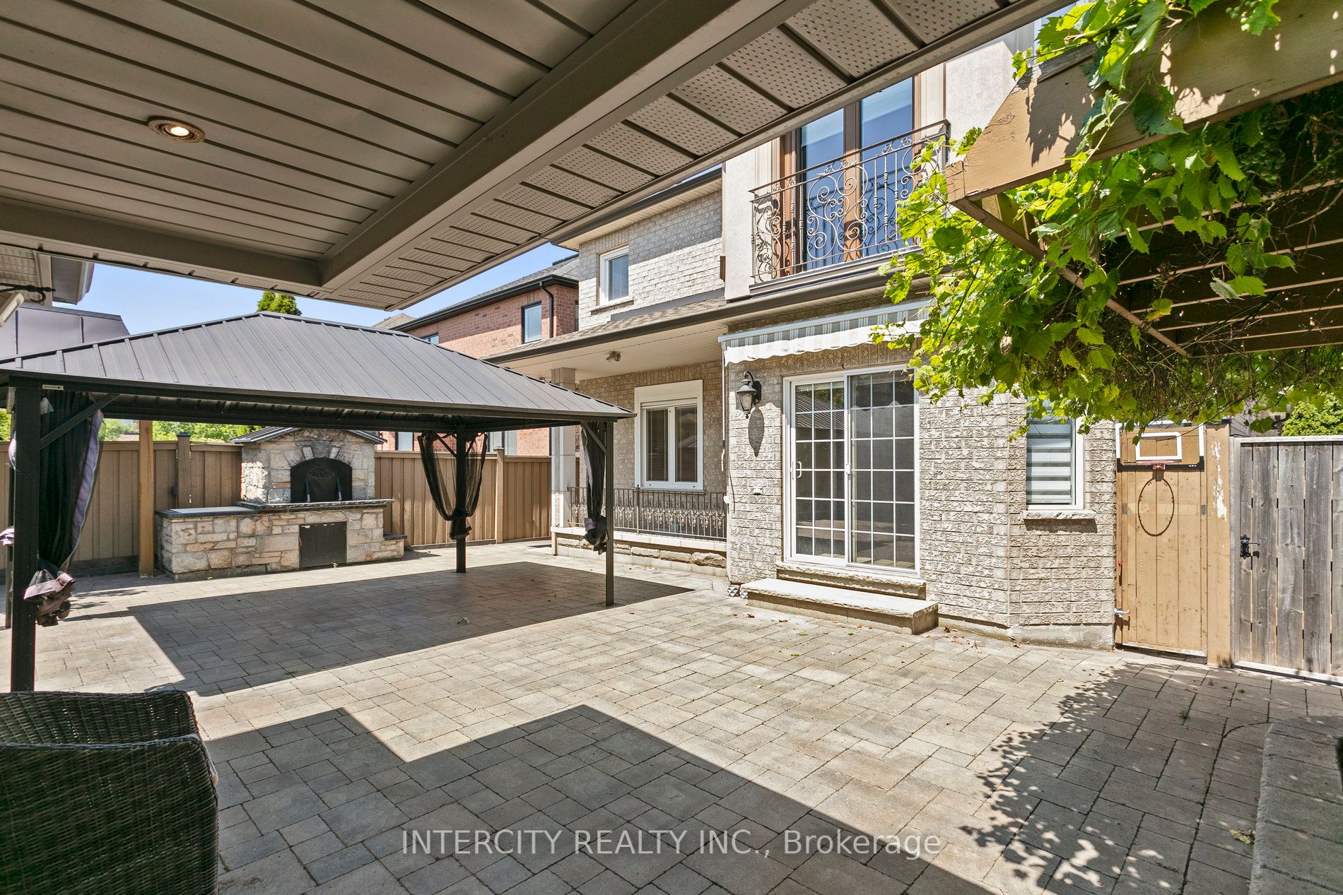 143 Monterey Rd