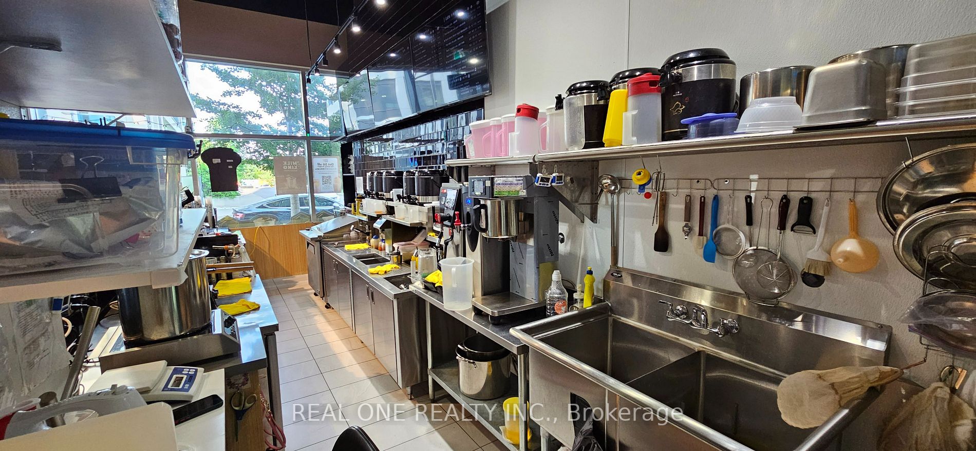 7163 Yonge St, #101