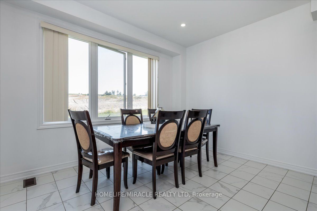 12 Janes Cres