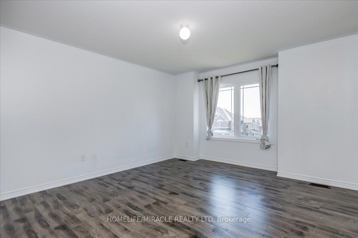 12 Janes Cres
