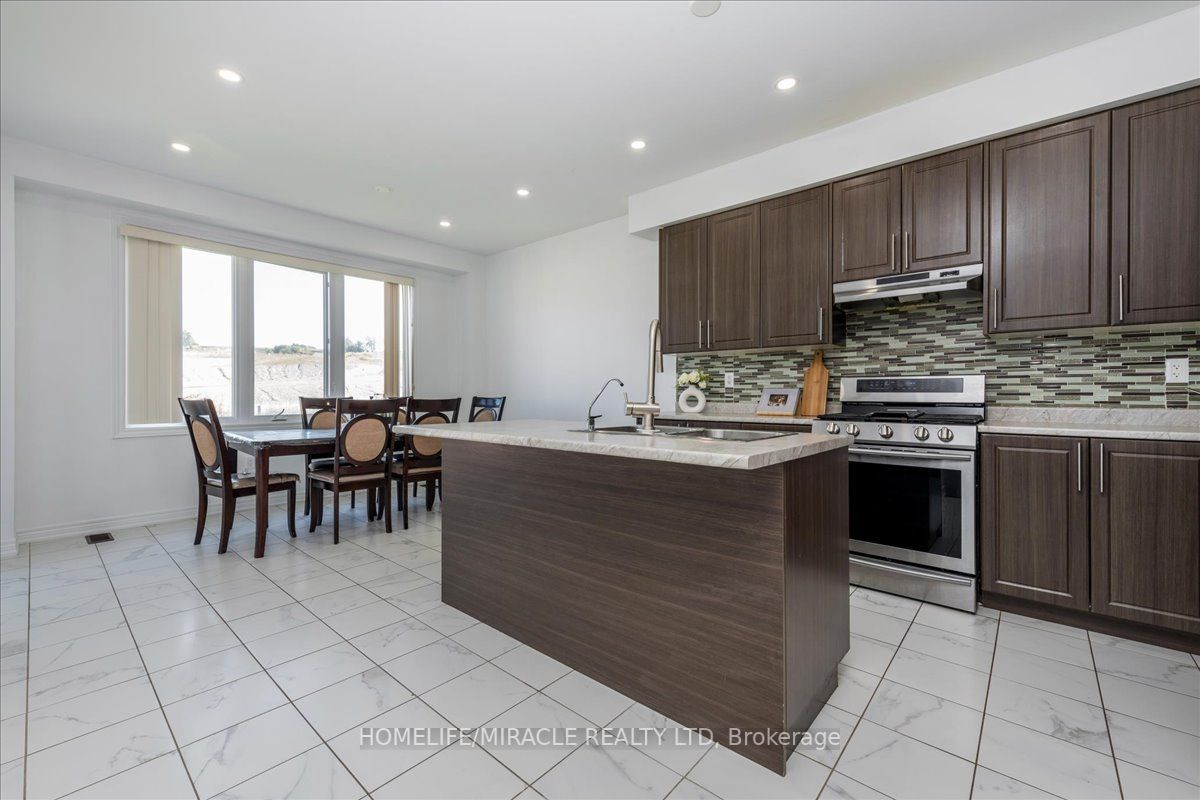 12 Janes Cres
