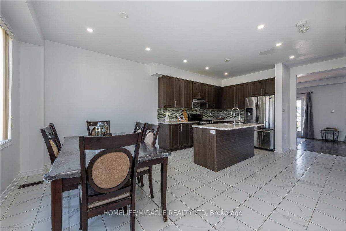 12 Janes Cres