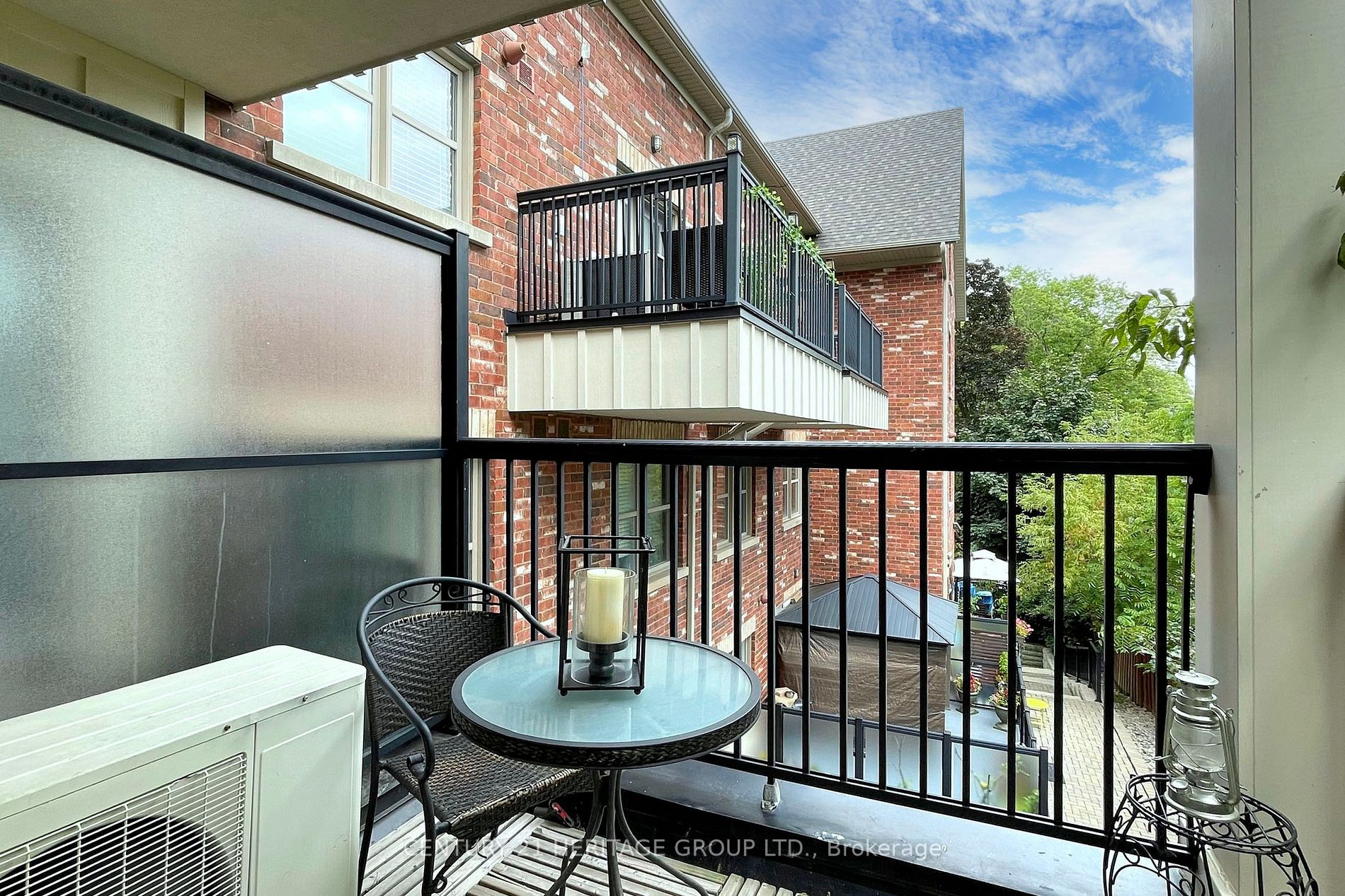 9589 Keele St, #206