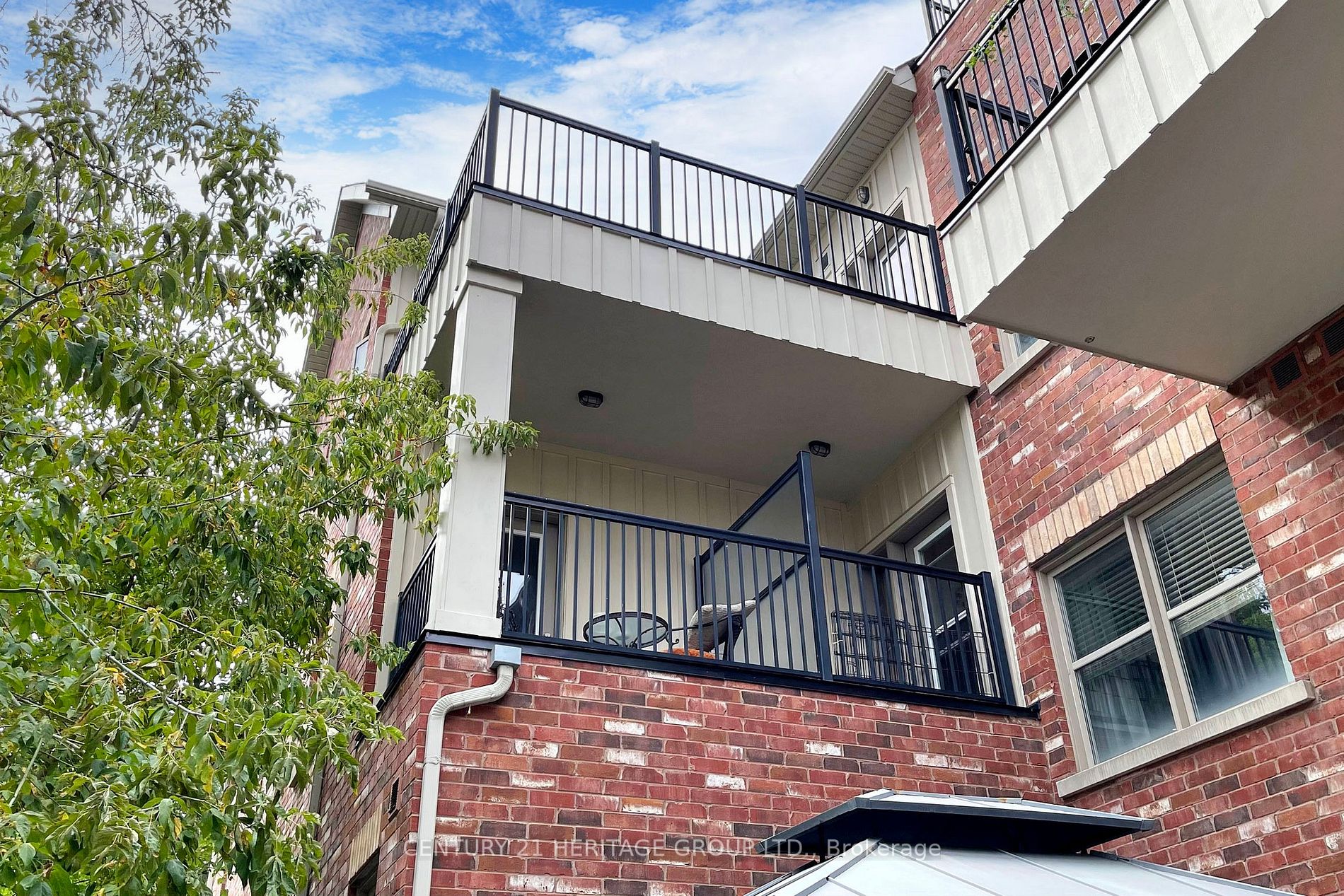 9589 Keele St, #206