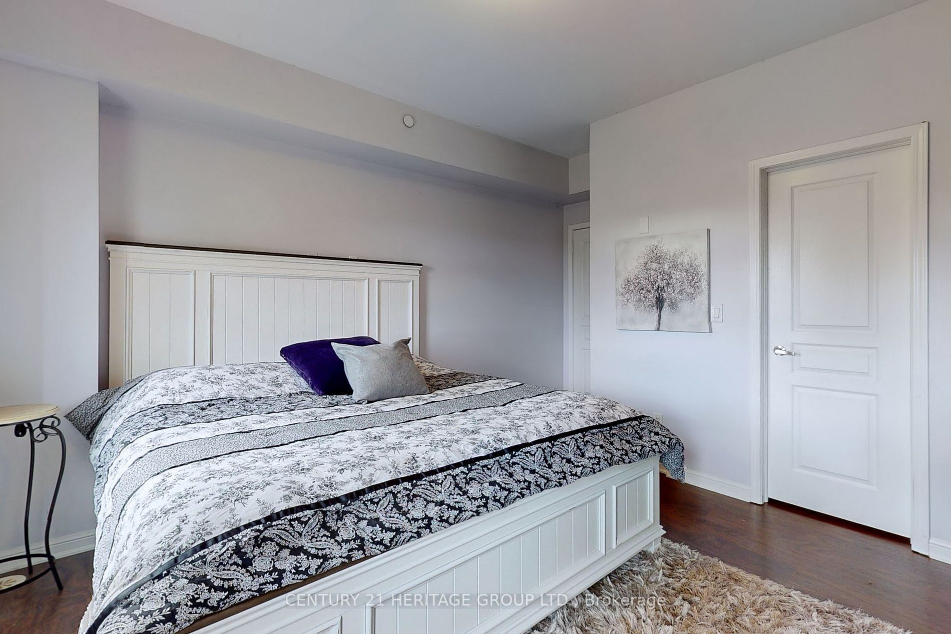 9589 Keele St, #206