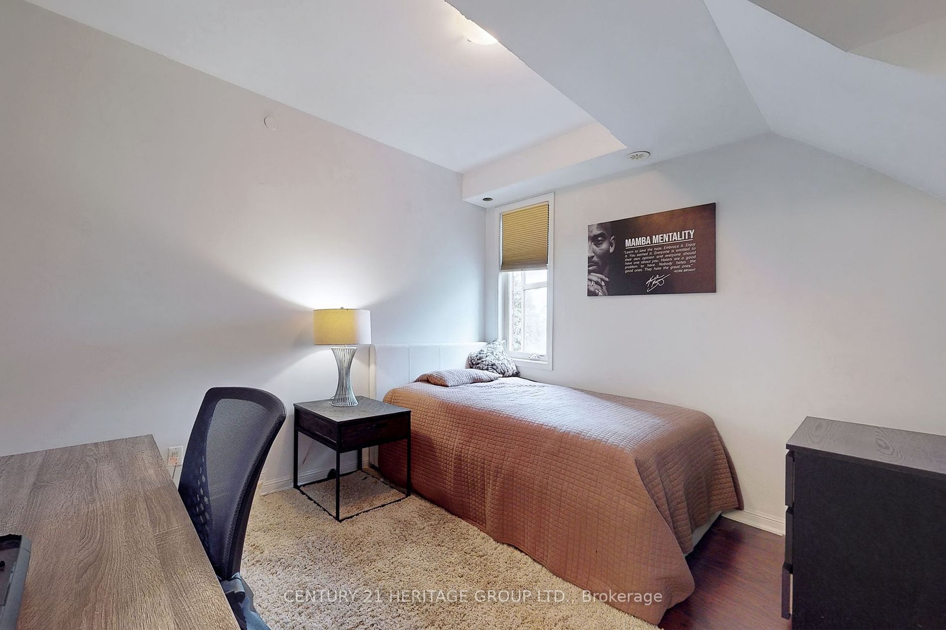 9589 Keele St, #206