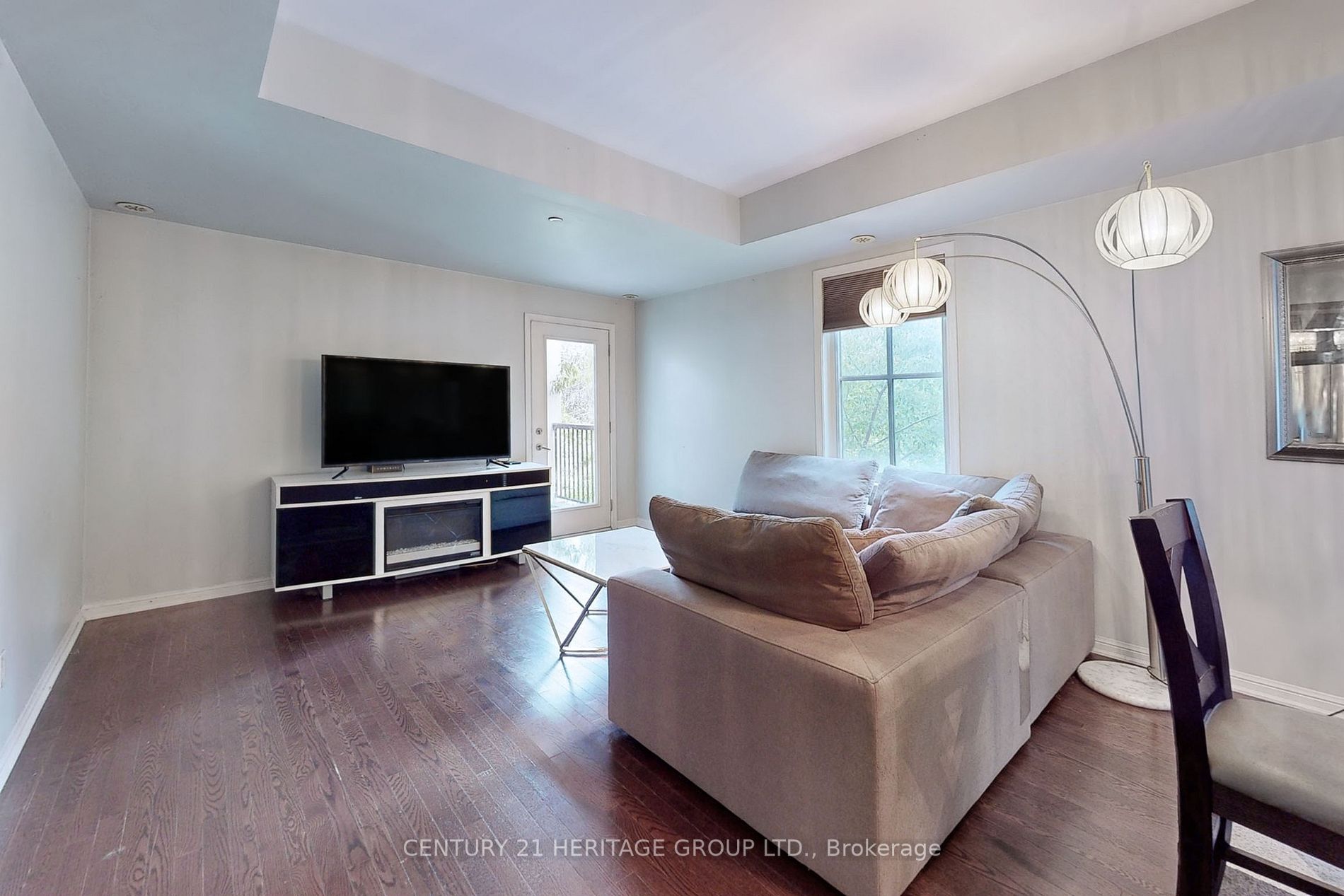9589 Keele St, #206