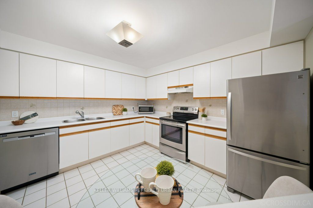 85 Wellington Street W, #103