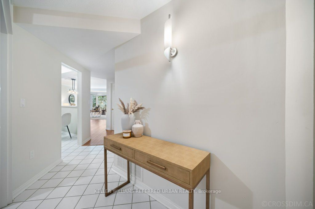 85 Wellington Street W, #103