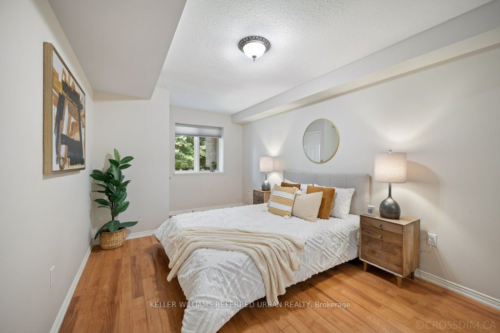 85 Wellington Street W, #103