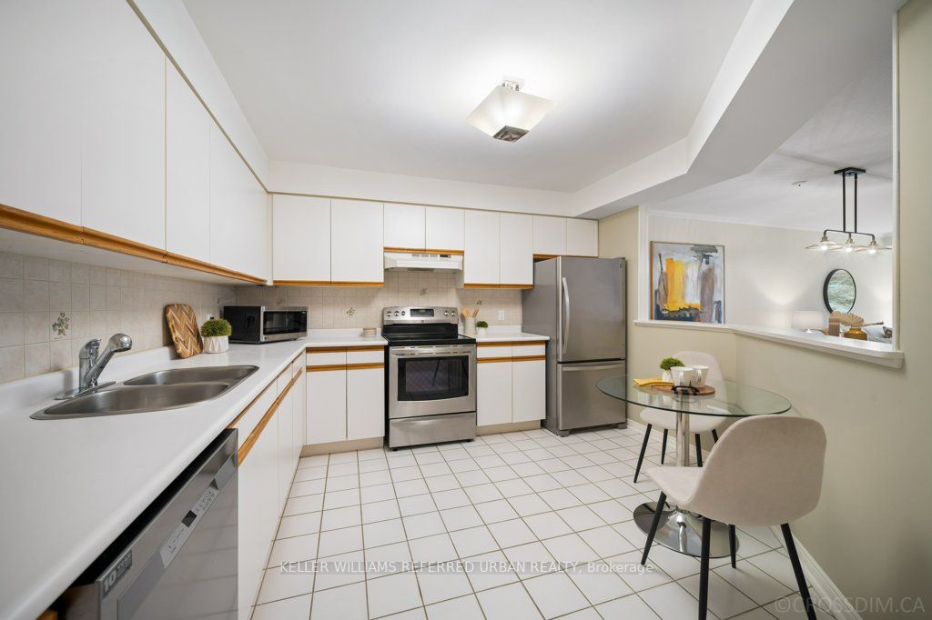 85 Wellington Street W, #103