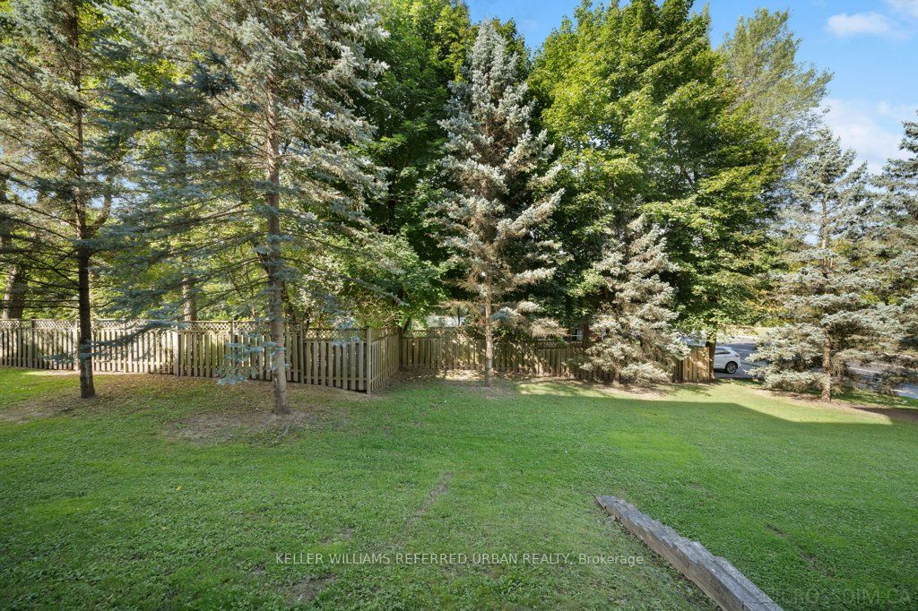 85 Wellington Street W, #103