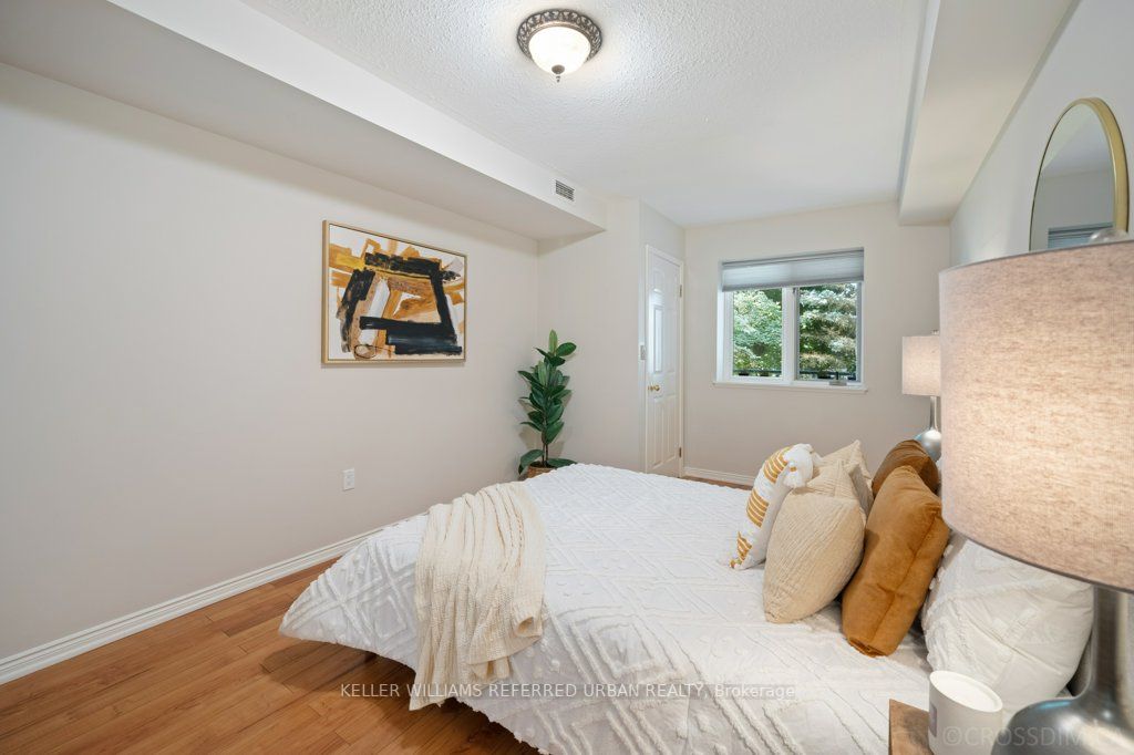 85 Wellington Street W, #103