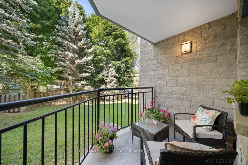 85 Wellington Street W, #103
