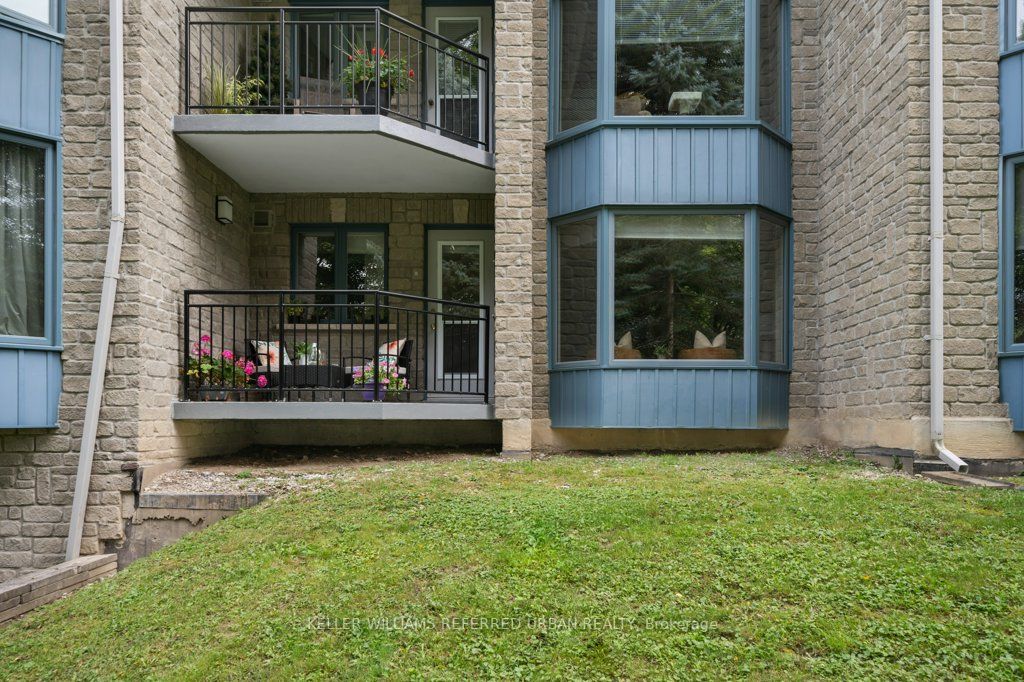 85 Wellington Street W, #103
