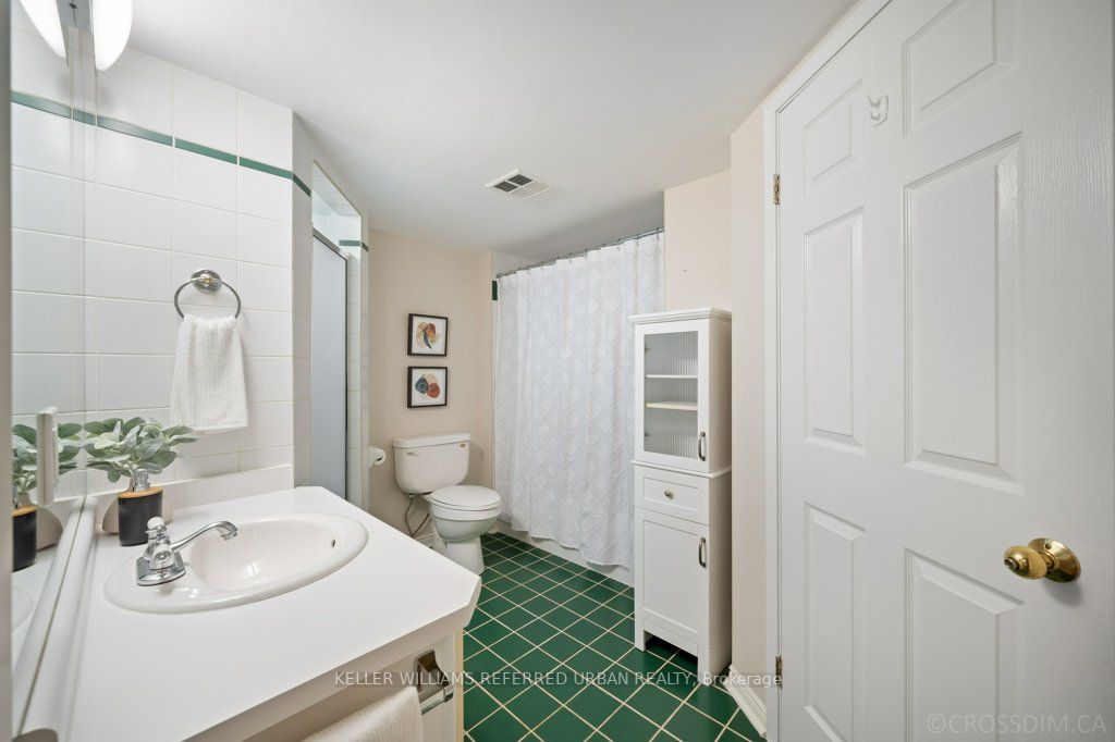 85 Wellington Street W, #103