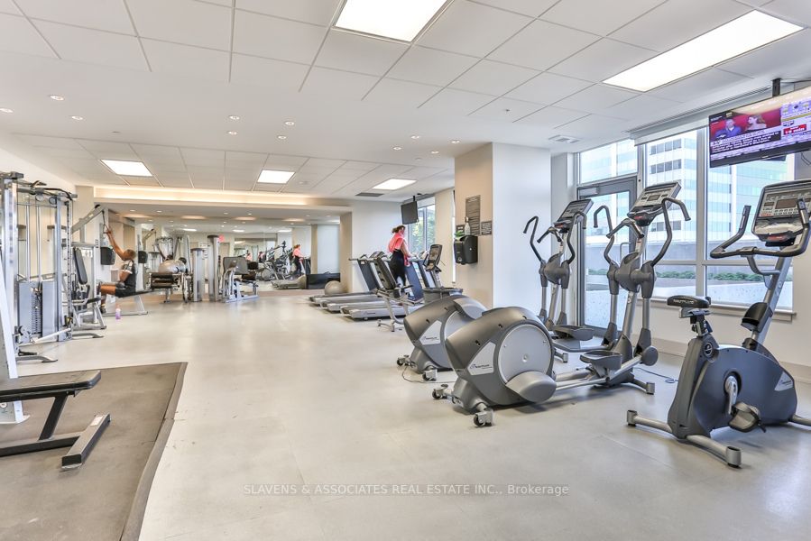 7167 Yonge St, #1411