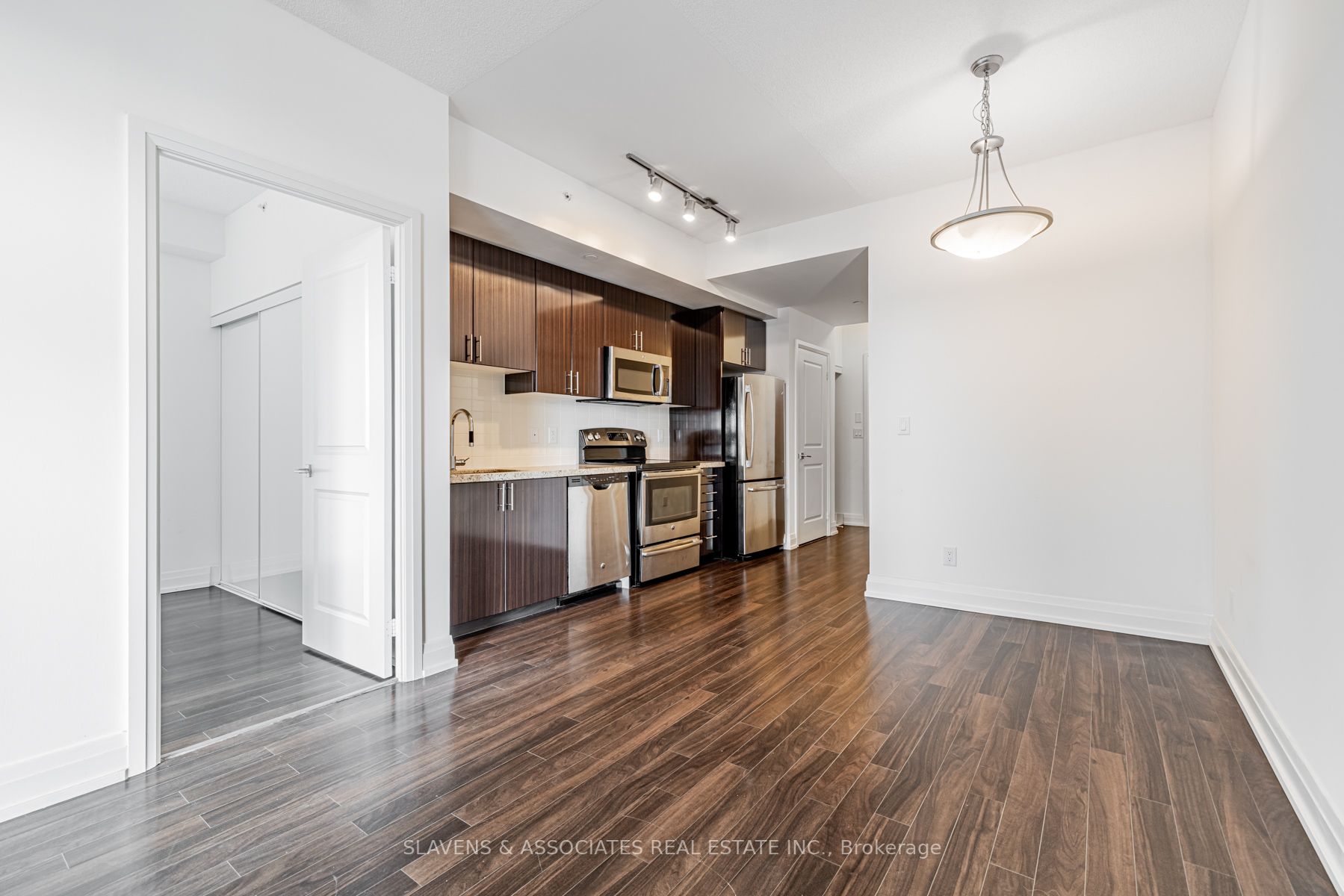 7167 Yonge St, #1411