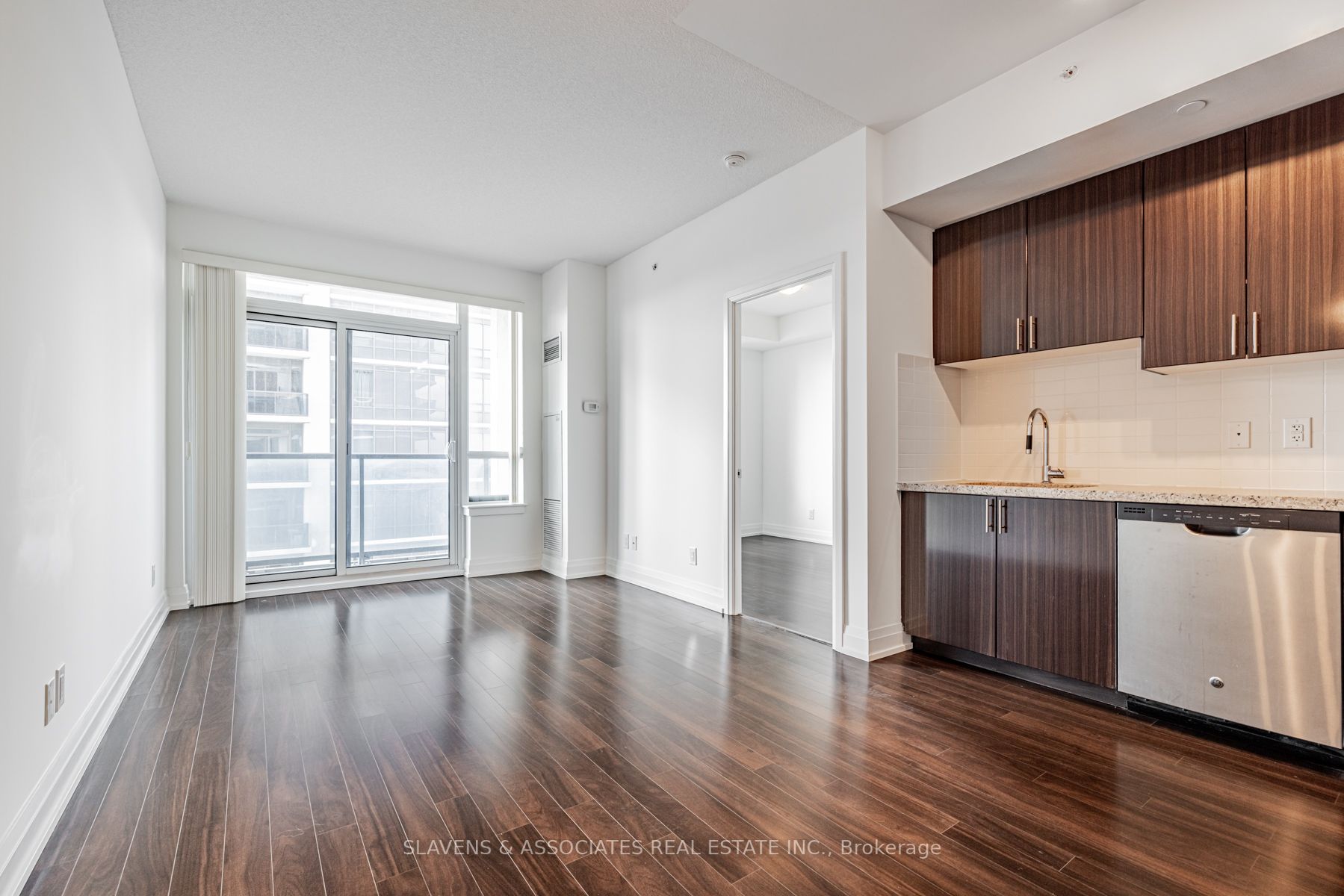 7167 Yonge St, #1411