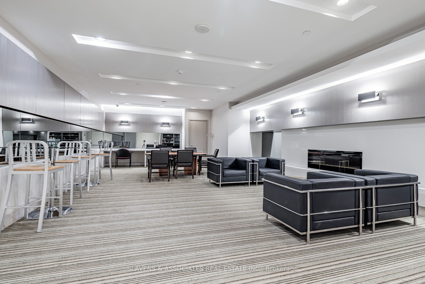 7167 Yonge St, #1411