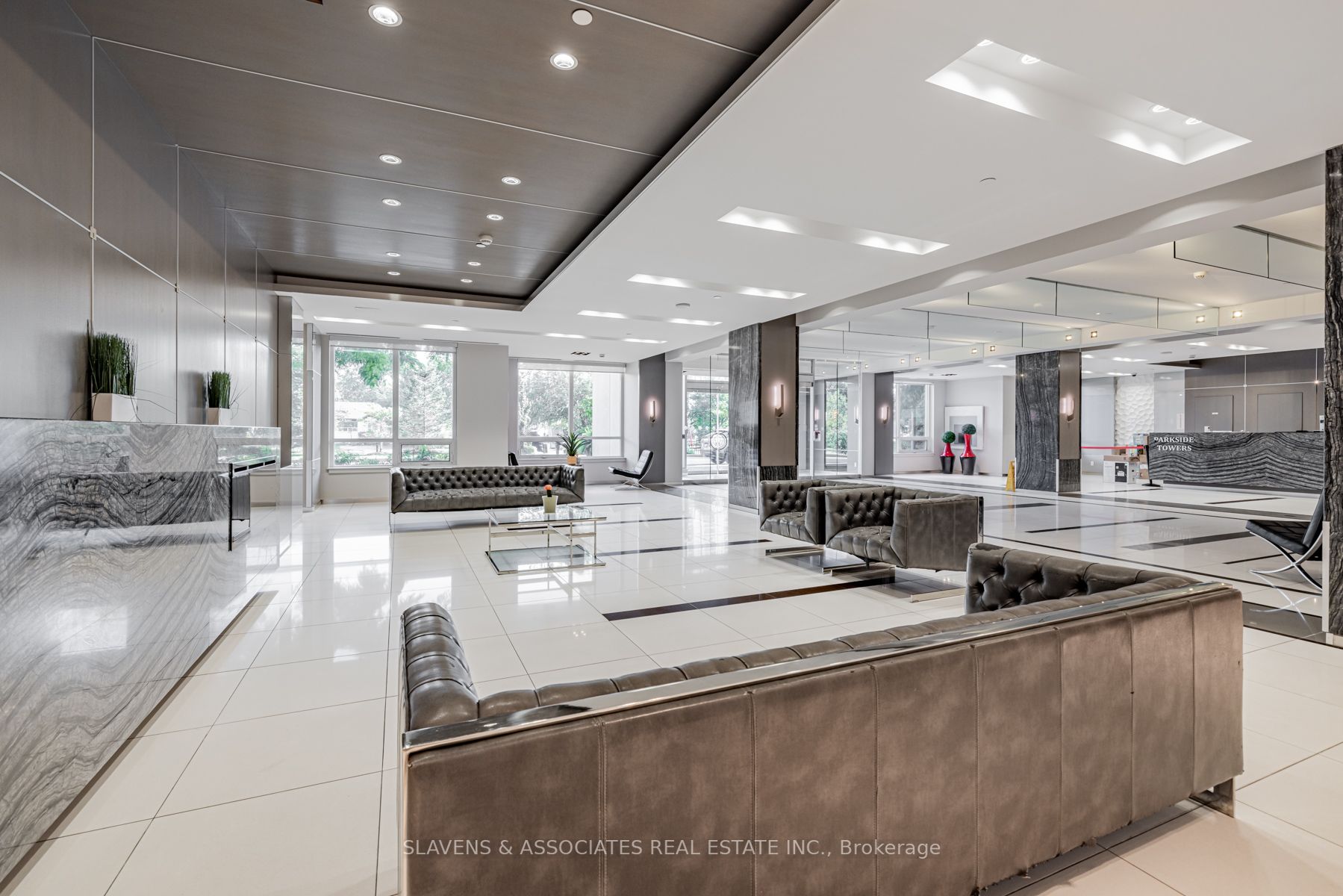 7167 Yonge St, #1411