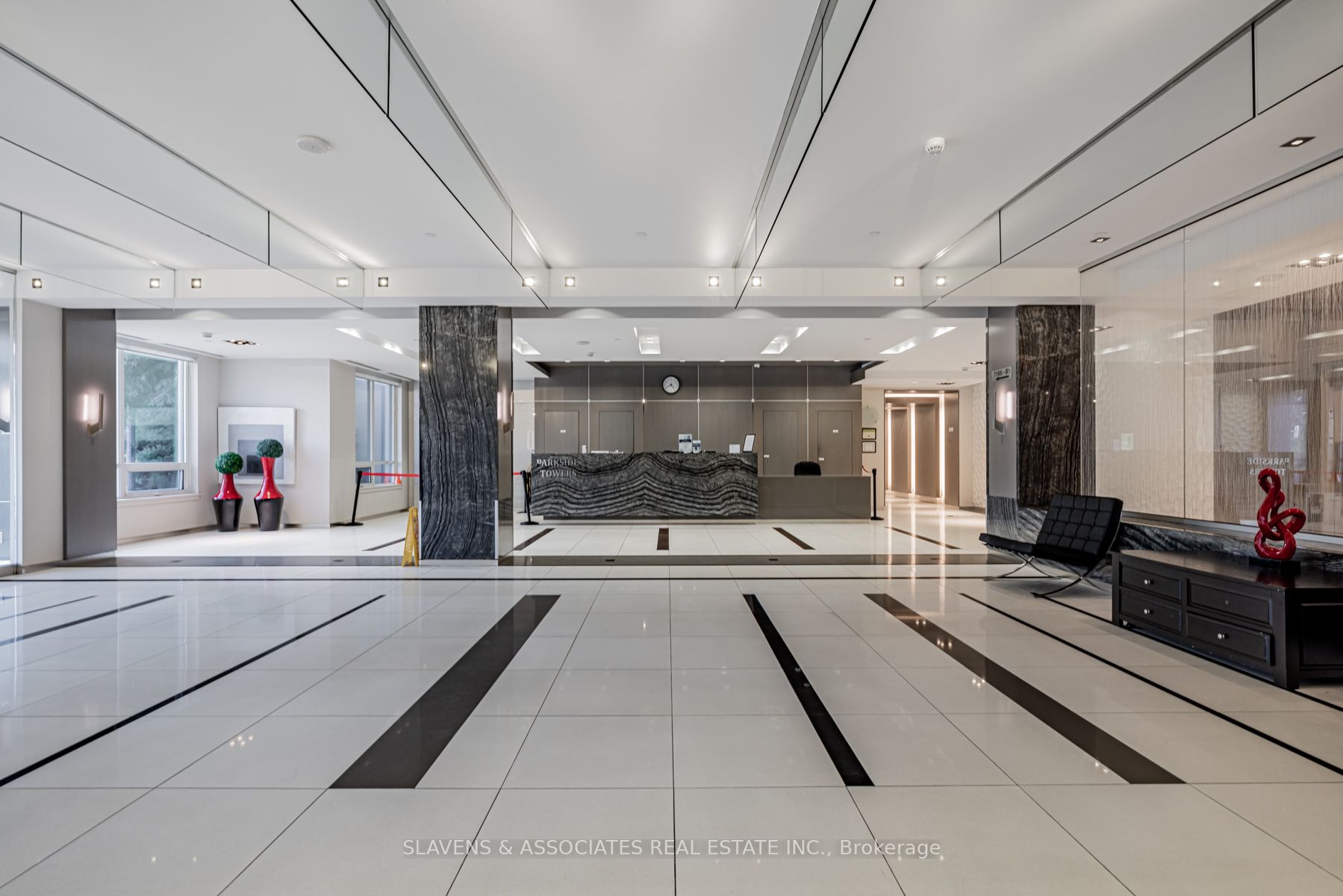 7167 Yonge St, #1411