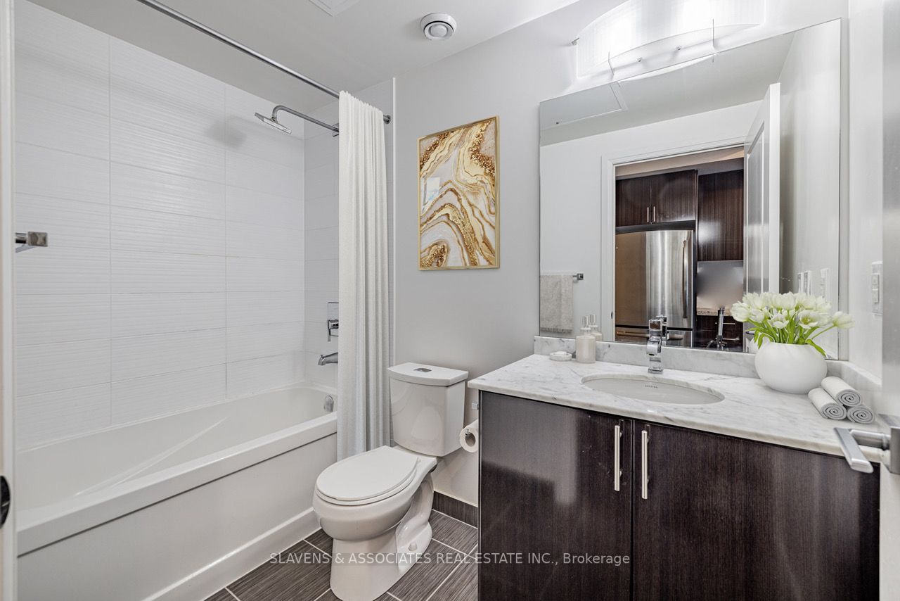 7167 Yonge St, #1411