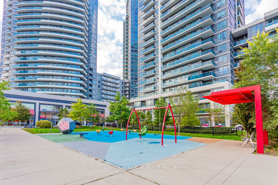 7167 Yonge St, #1411