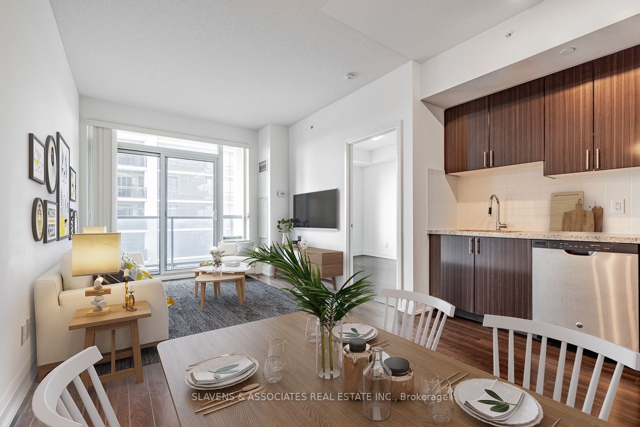 7167 Yonge St, #1411