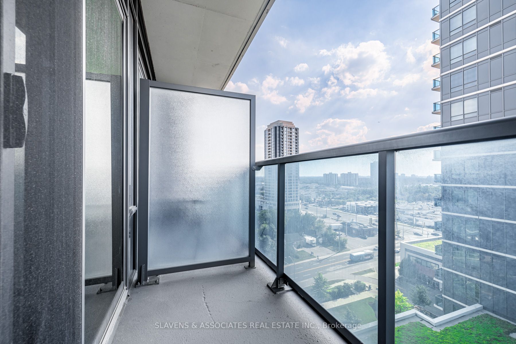 7167 Yonge St, #1411
