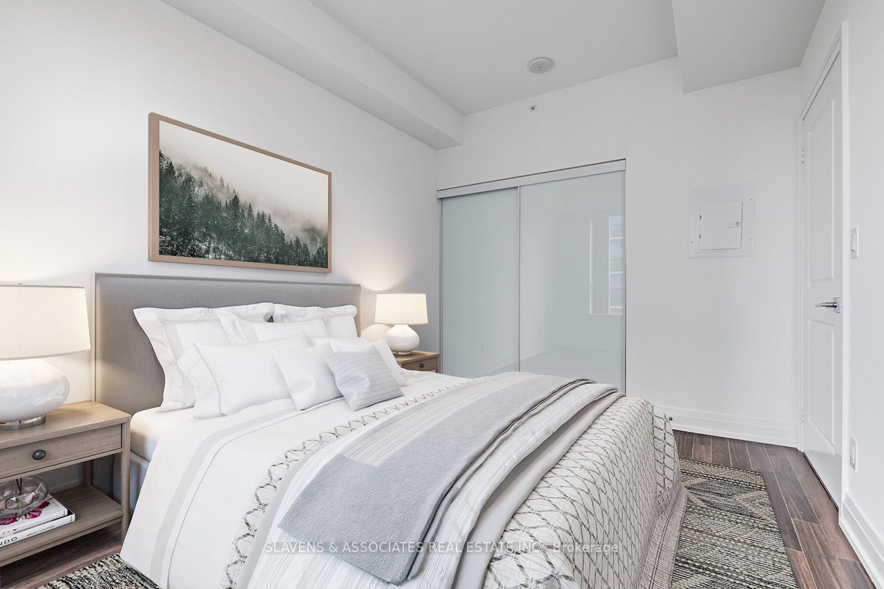 7167 Yonge St, #1411