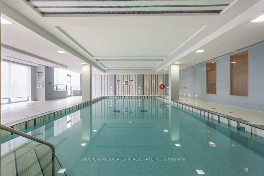 7167 Yonge St, #1411