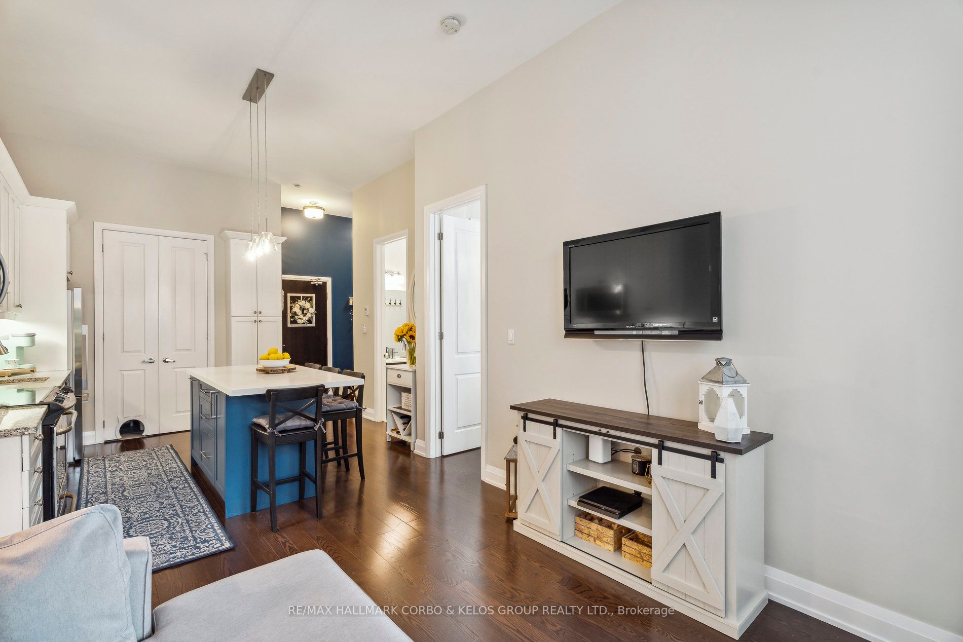 15277 Yonge Street, #201