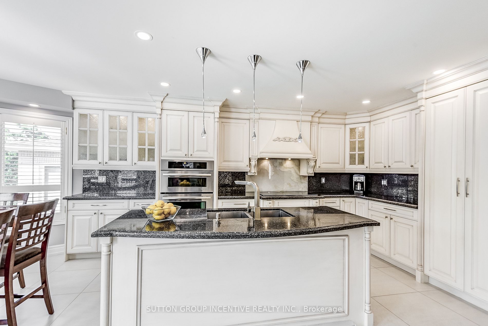 133 Carlyle Cres