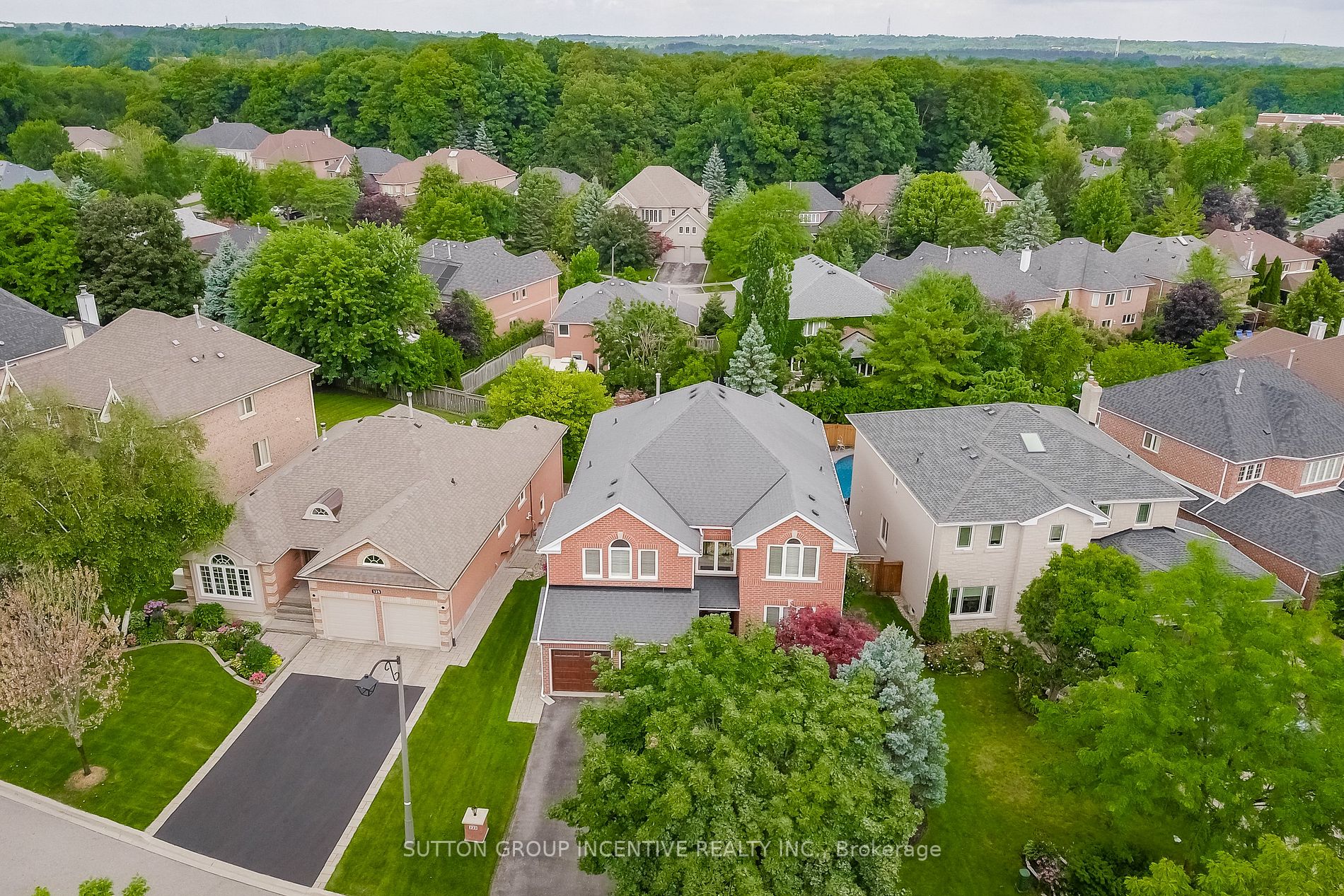 133 Carlyle Cres