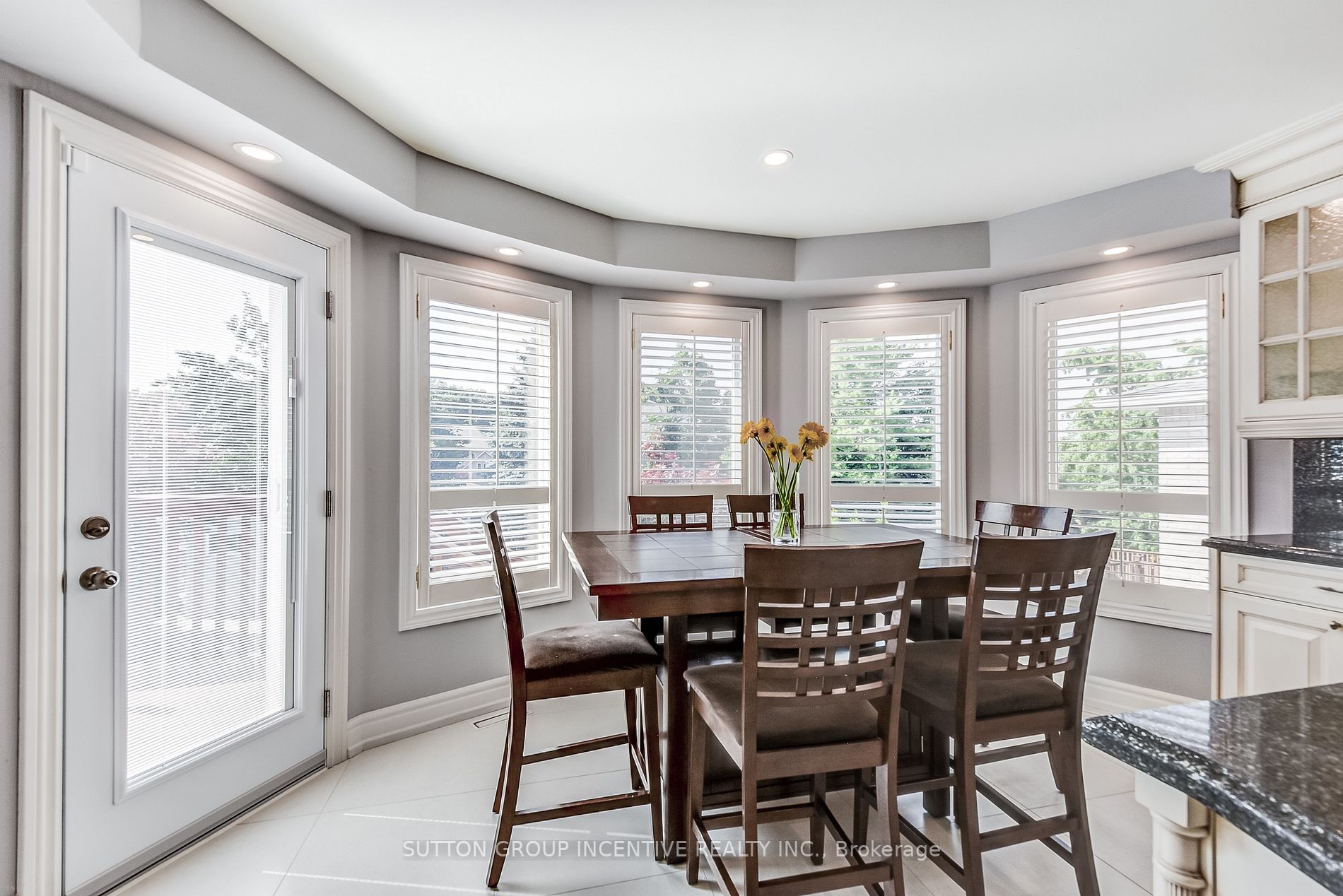 133 Carlyle Cres