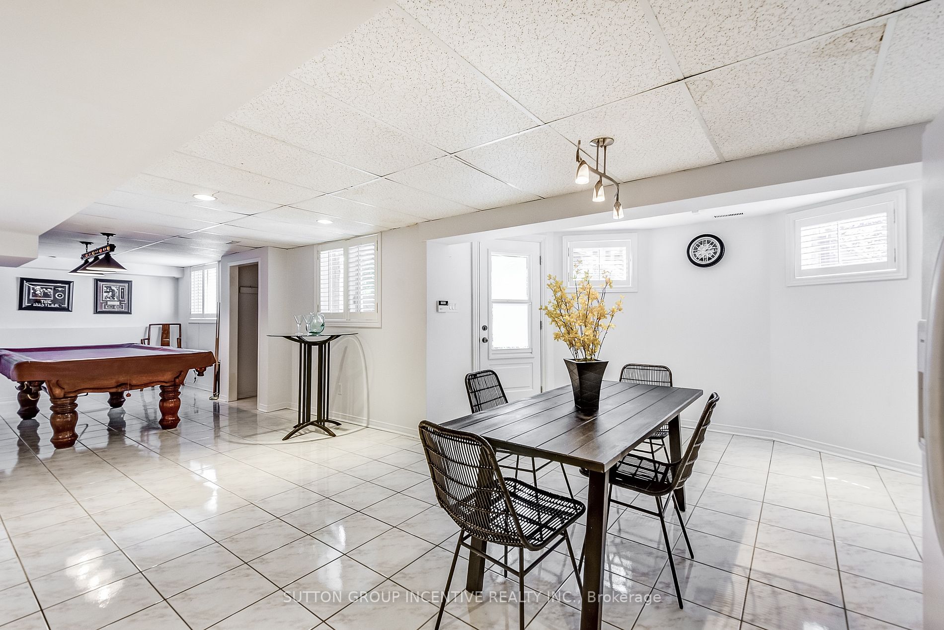 133 Carlyle Cres