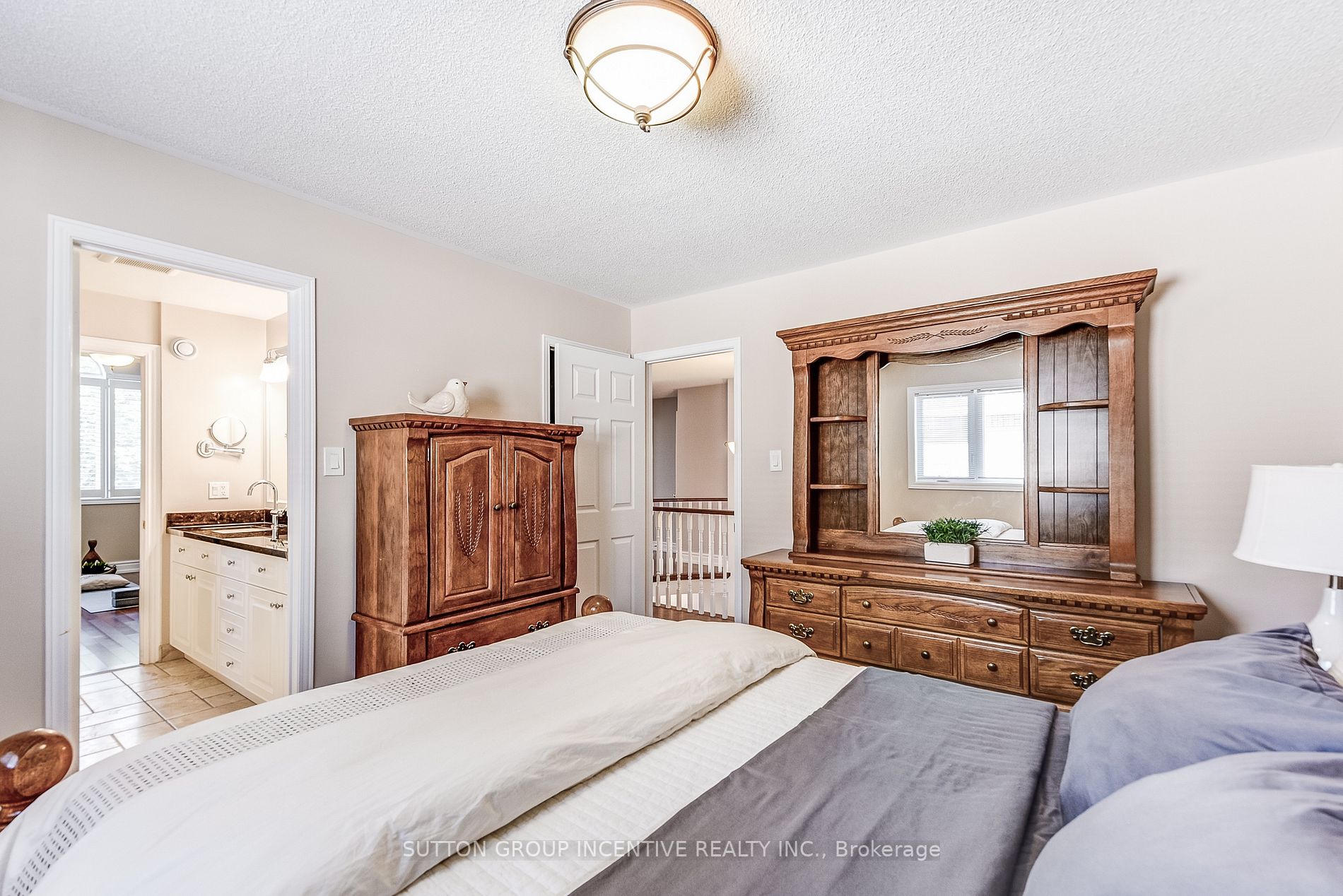 133 Carlyle Cres
