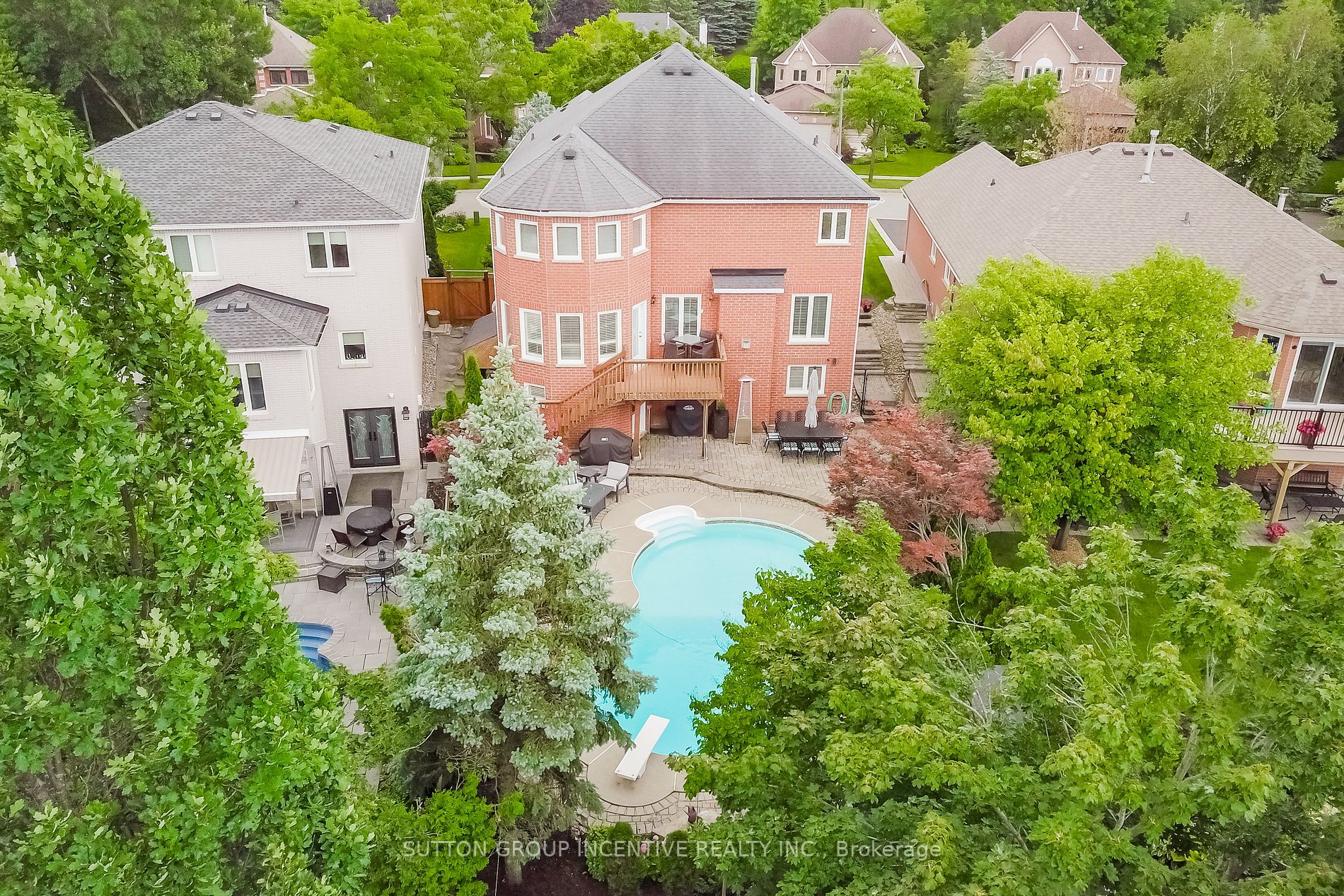 133 Carlyle Cres