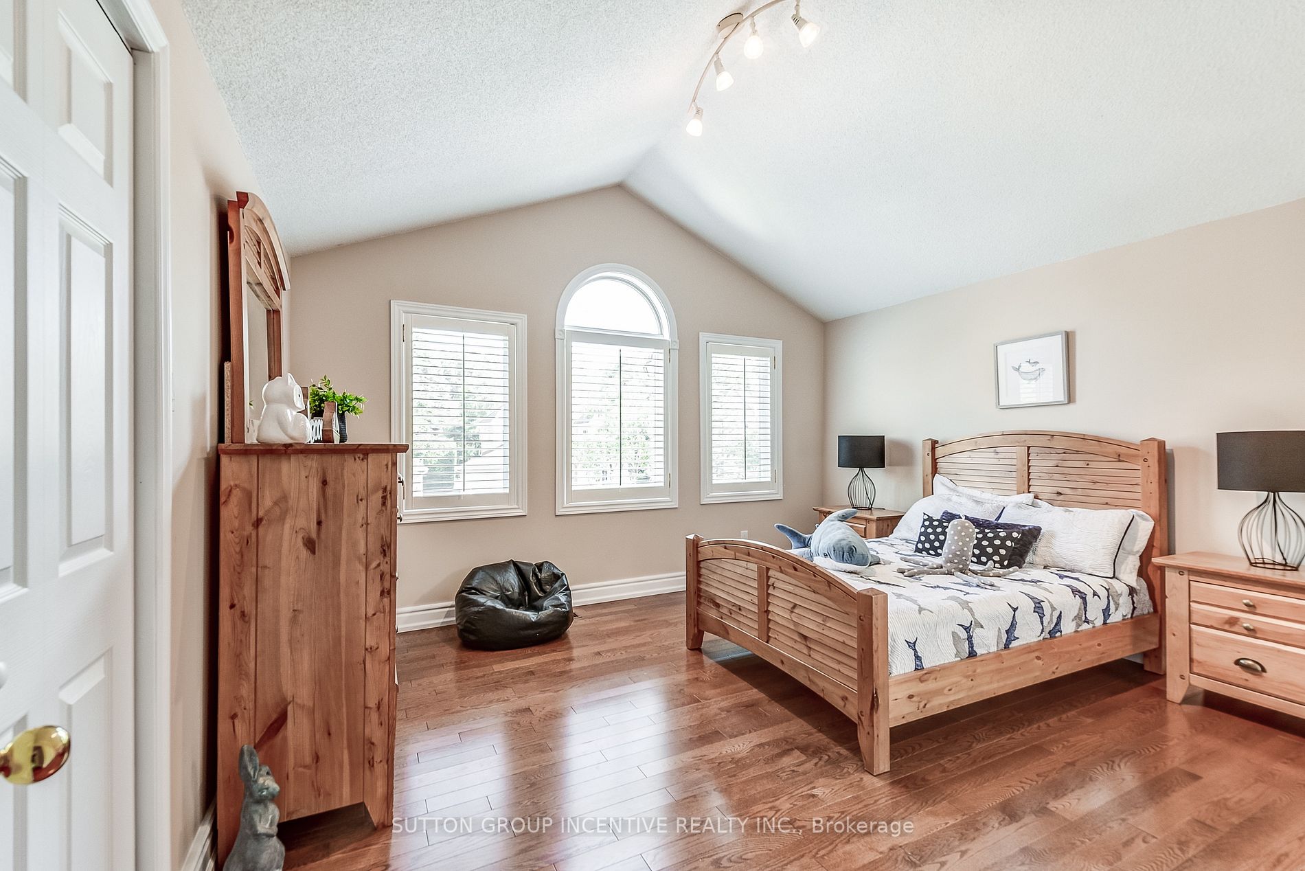 133 Carlyle Cres