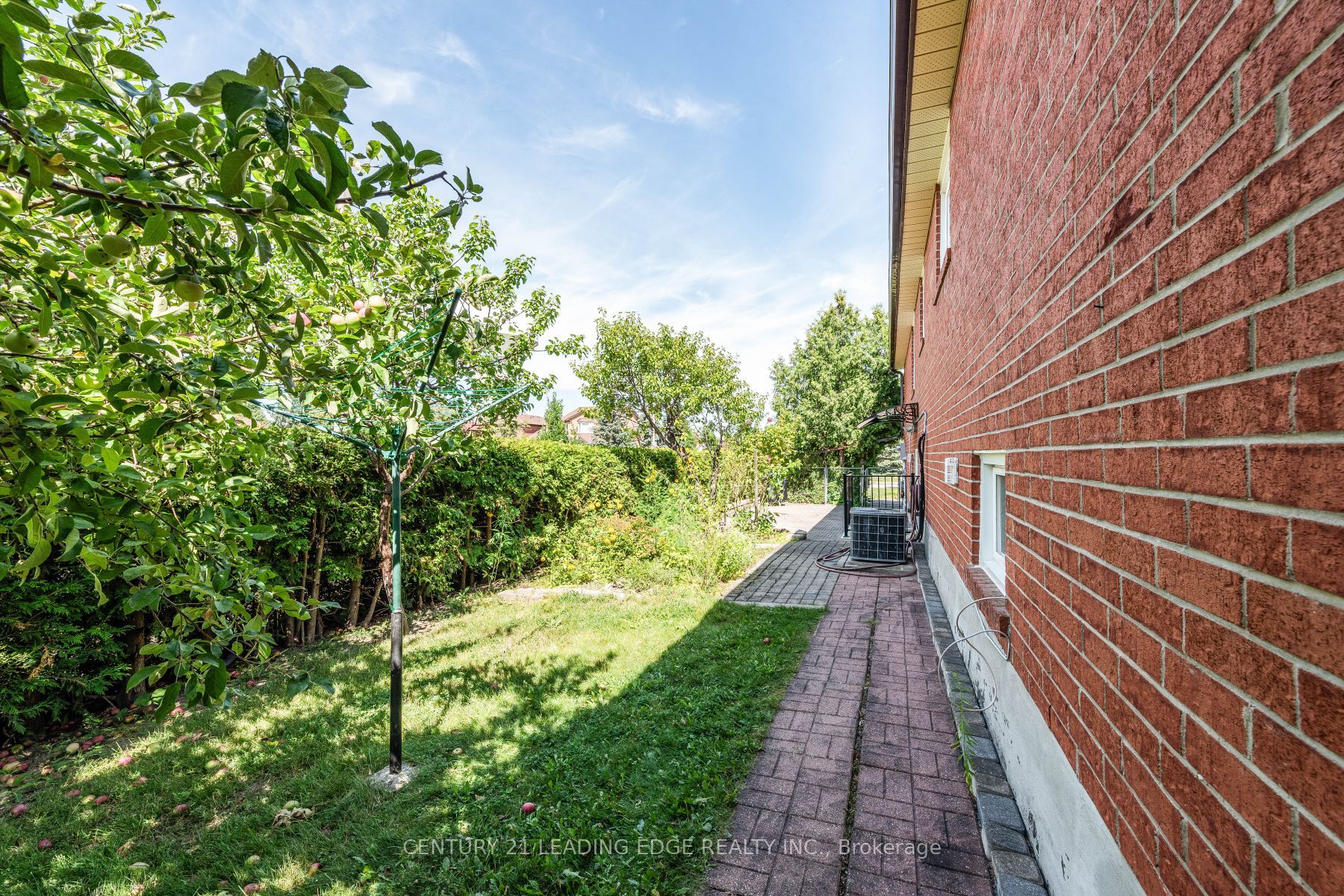 2 Twinberry Cres