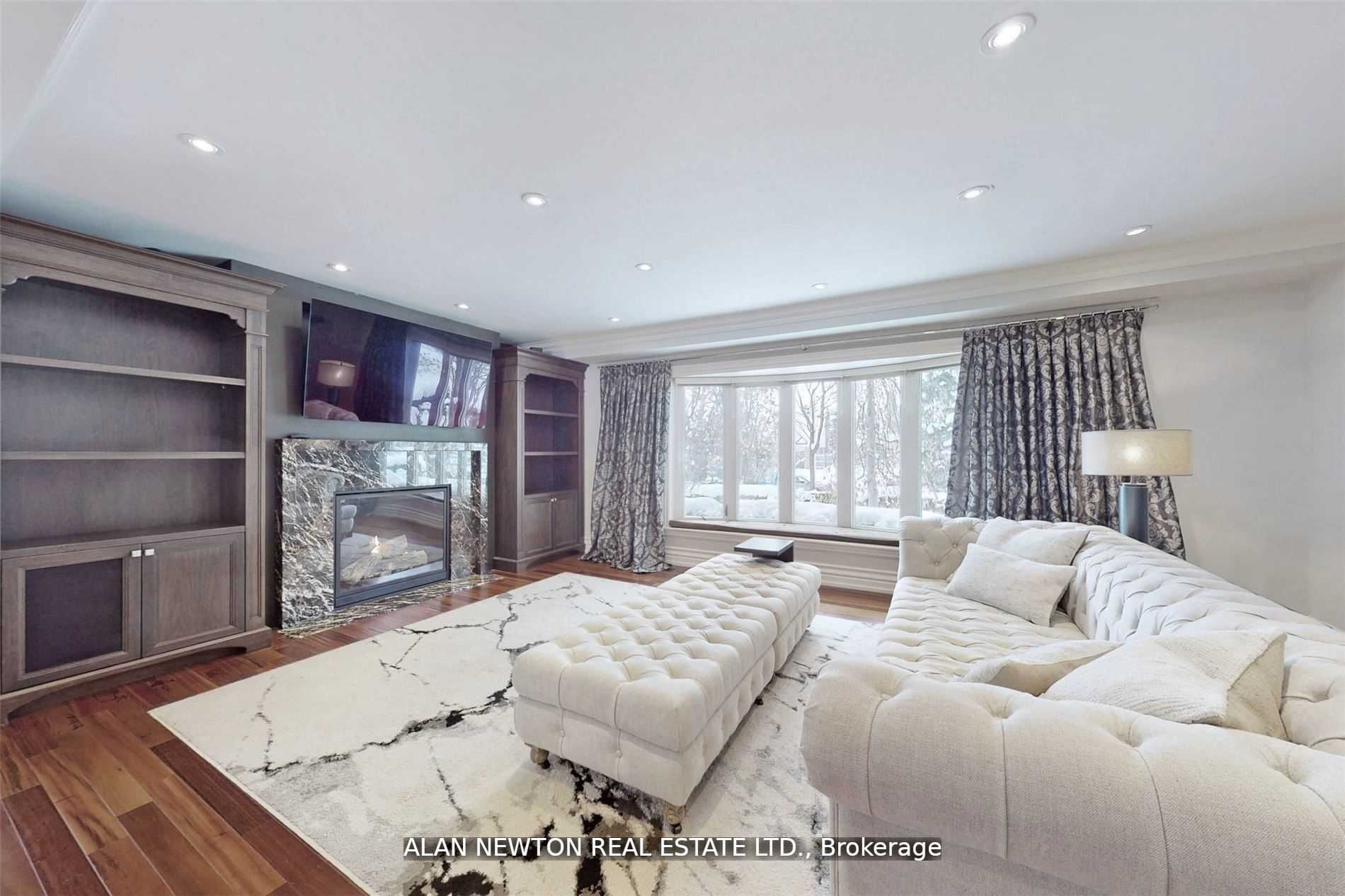 61 Riverside Blvd