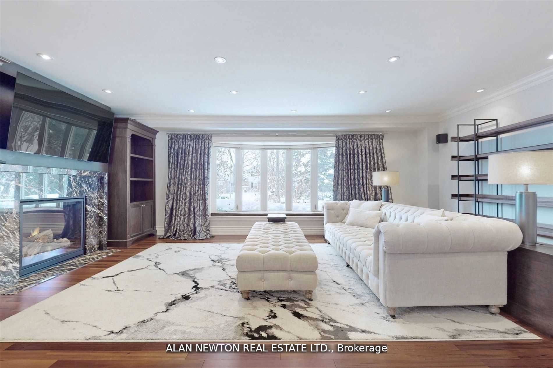 61 Riverside Blvd